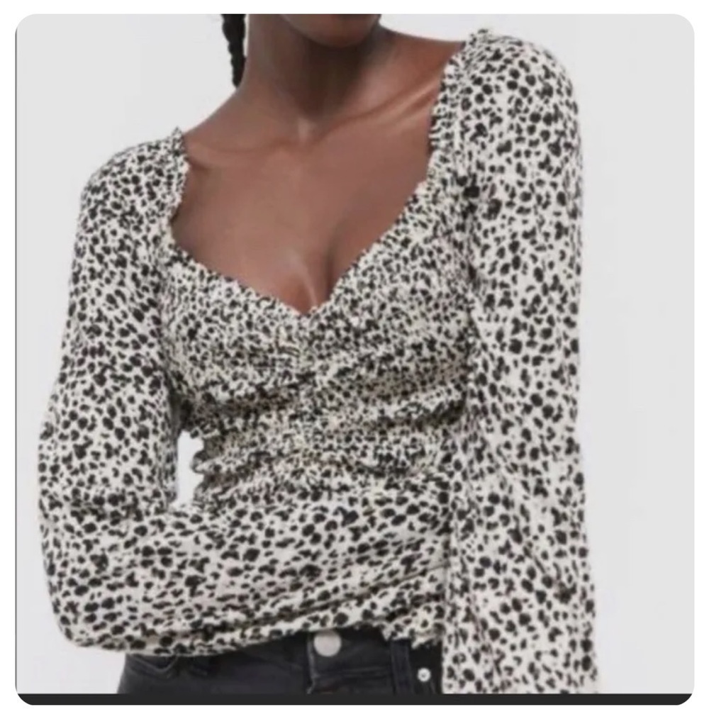 URBAN OUTFITTERS | Shaina Leopard Print Ruched Long Sleeve Crop Top, size large - Picture 7 of 7